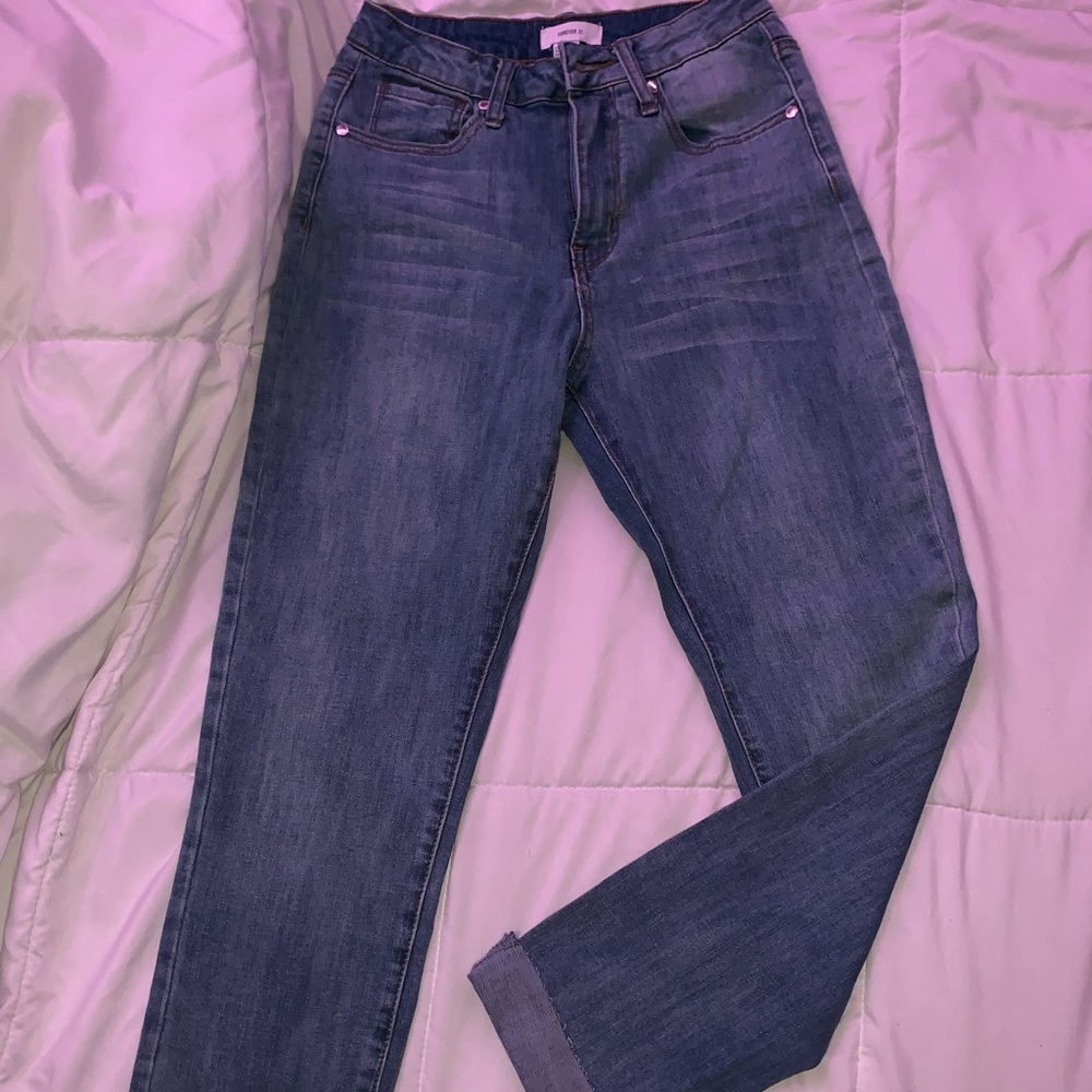 Cute forever 21 jeans, never worn, great condition :)